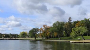 Regina, Kanada 'daki Wascana Gölü' nün Zaman Kaynağı 4k