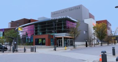 Saskatoon, Saskatchewan, Kanada - 28 Eylül 2019: Saskatoon, Saskatchewan 'daki Remai Sanat Merkezi, Kanada 4k, 28 Eylül 2019, Saskatoon