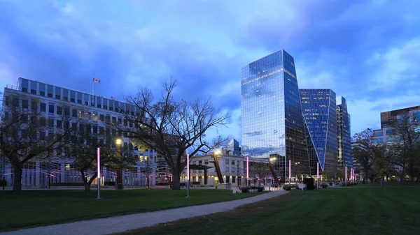 Regina, Canadá centro da cidade no crepúsculo — Fotografia de Stock