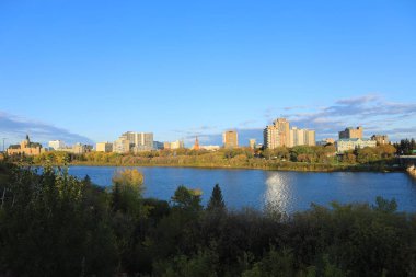 Saskatoon, Kanada şehir merkezi nehir kenarı