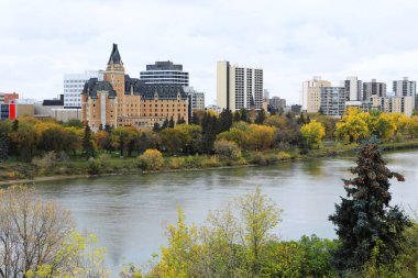 Saskatoon, Kanada nehir üzerinde ufuk çizgisi