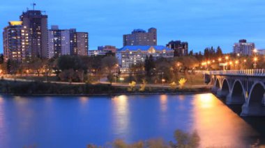 Gece gündüz Saskatoon, Kanada ufuk çizgisi 4k