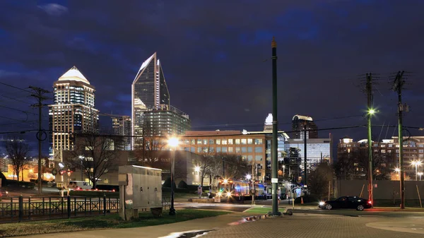 Charlotte, centro da cidade dos Estados Unidos depois de escurecer — Fotografia de Stock