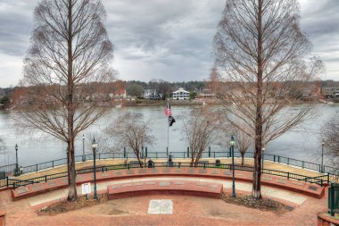 Augusta, Georgia 'daki Savannah Nehri kıyısında.