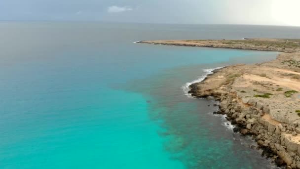 Luchtfoto Blauwe Lagune Zonder Mensen Bovenaanzicht Cyprus — Stockvideo