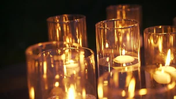 Ferme Bougie Dans Une Fiole Verre Ambiance Romantique Nuit Cérémonie — Video