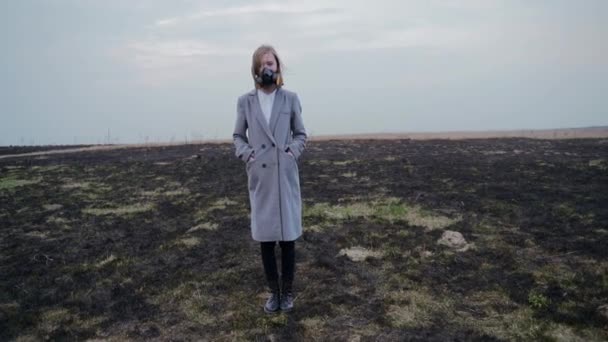 Young Student Girl Standing Burned Ground Protective Mask Respirator Burning — Stock Video