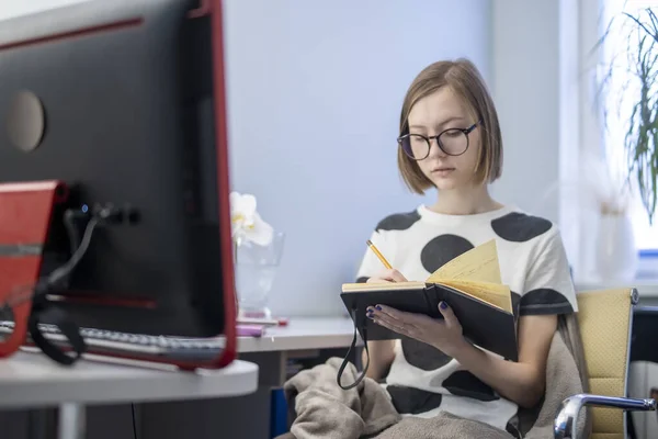 Studentka Uniwersytecie Lub Studiach Odległość Nauka Odległość Uczy Webinarium Online Zdjęcie Stockowe