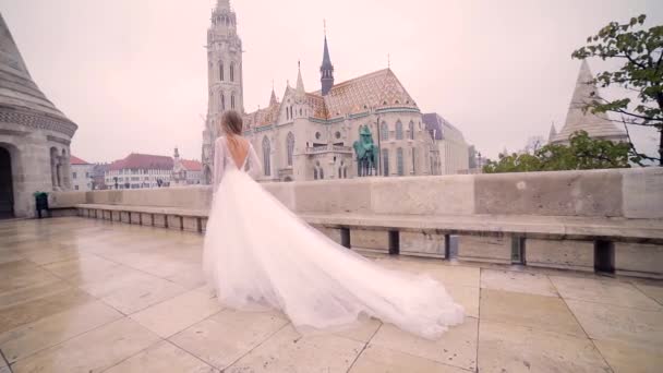 Fashion Model Bride Chic Wedding Long Dress Running Walks Walks — Stock Video