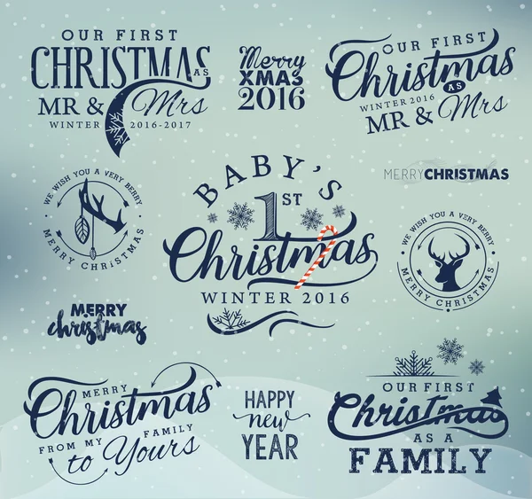 Первое Рождество как семья, ребенок, мистер и миссис Рождество дизайн Элементы в винтажном стиле на голубом снежном фоне. Типографический шаблон для поздравительных открыток и приглашений — стоковый вектор