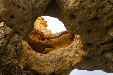 Güney Portekiz 'deki Lagos kıyısındaki uçurumlar