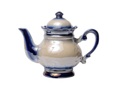 Beyaz arka plan üzerinde izole seramik çaydanlık. Bu kırpma yolu vardır