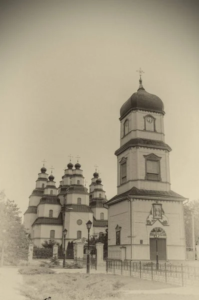 Гранж-картина православного старого храма — стоковое фото