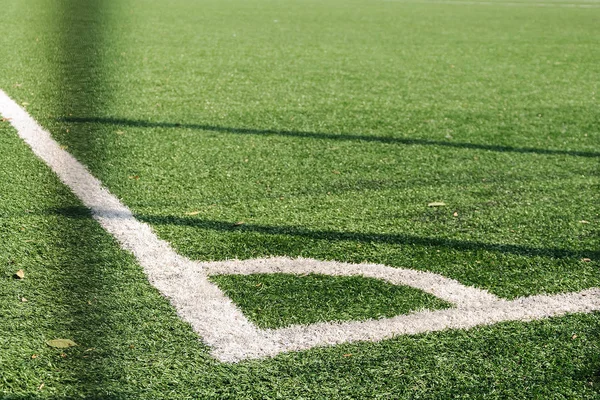 Esquina del campo de fútbol. Césped artificial — Foto de Stock