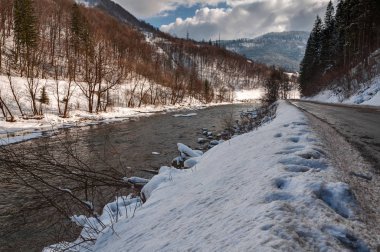 Karpat Dağları. Karpat Dağları güneşli bir kış manzarası