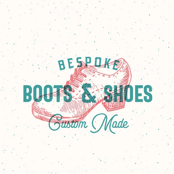 Bespoke Boots and Shoes Retro Vector Sign, Symbol or Logo Template (dalam bahasa Inggris). Women Shoe Illustration and Vintage Typography Emblem (dalam bahasa Inggris). Tekan atau Cetak Kartu Efek dengan Tekstur Shabby . - Stok Vektor