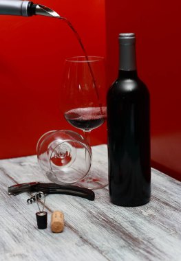 Meyve aromalı İspanyol kırmızı şarabı, yakut kırmızısı