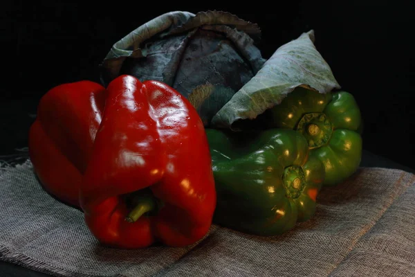 Ardei Roșu Verde Împreună Varză Roșie Legume Proaspete Pentru Alimentație — Fotografie, imagine de stoc