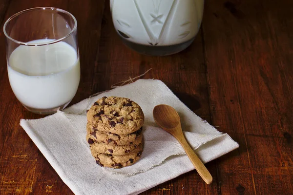 Шоколадное Печенье Большой Стакан Молока Типичные Испанские Закуски — стоковое фото