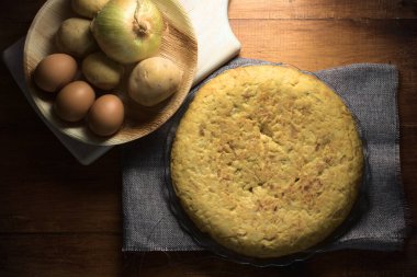 Soğanlı patates omleti veya İspanyol omleti, tipik İspanyol mutfağı ve Akdeniz diyeti.