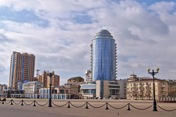 Vista de los edificios modernos en Novorossiysk, Rusia — Foto de Stock