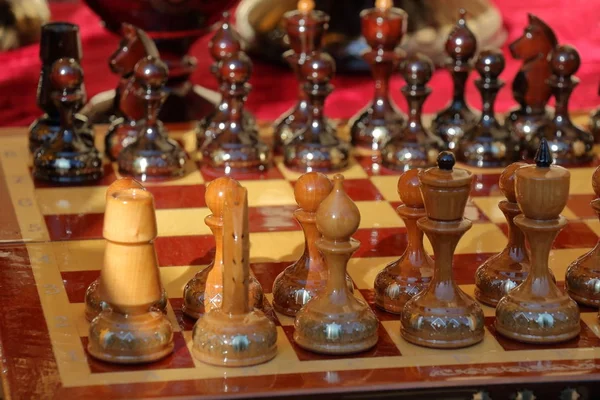 Wooden chess in the starting position. Dark red vintage background — Stock Photo, Image