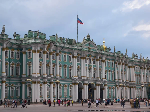 Edificio del Museo Estatal del Hermitage en San Petersburgo, Rusia — Foto de Stock