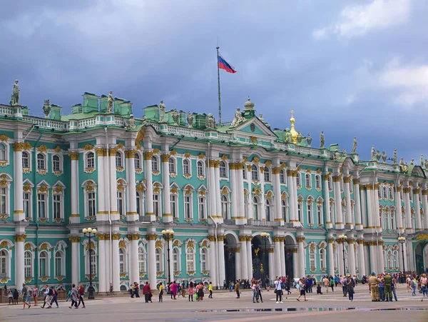 状態のエルミタージュ博物館の建物。サンクトペテルブルク、ロシア ロイヤリティフリーのストック画像