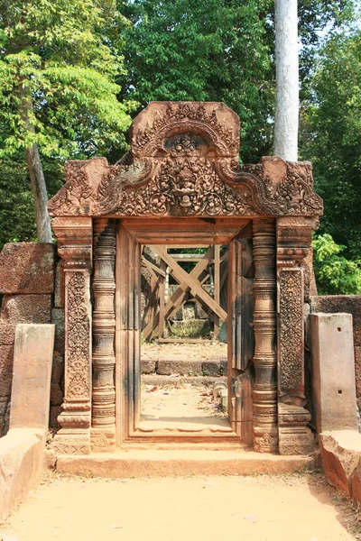 Tempel Architectuur Sculpturen Grote Bomen Zuidoost Aziatische Landen — Stockfoto