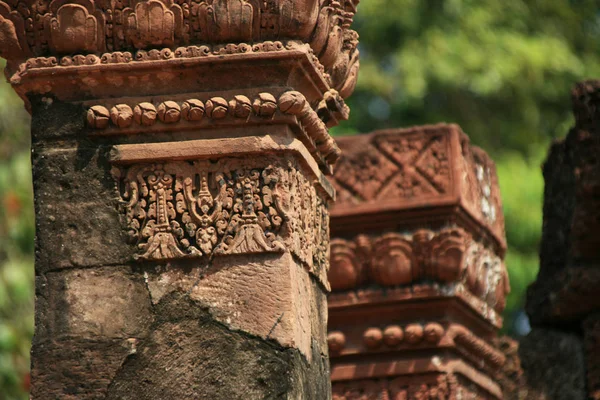 Temple Architecture Sculptures Big Trees Southeast Asian Countries — Stock Photo, Image