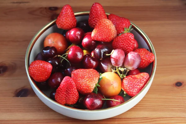 Fraises Fraîches Cerises Délicieuses Raisins Rouges Doux Mangez Fruits Soyez — Photo