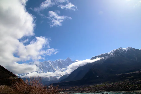 Nanjiabawa Ett Tio Vackraste Bergen Kina Gömt Mellan Den Blå — Stockfoto