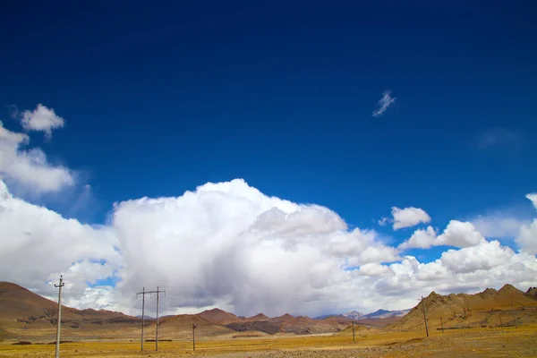 에베레스트산의 아름다운 과하얀 까지뻗어 — 스톡 사진