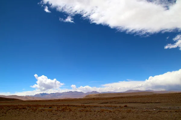 Magnífica Paisagem Everest Scenic Area Encosta Castanha Montanhas Nevadas Distância — Fotografia de Stock