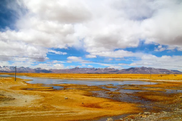 Reliefs Sur Plateau Qinghai Tibet Sous Ciel Bleu Des Nuages — Photo