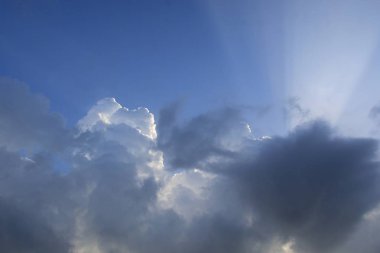 Antalya 'daki bulutlardan gelen güneş ışınları