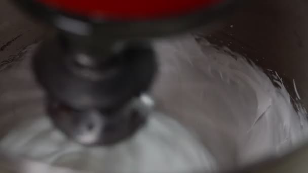 Close-up, kitchen mixer whipping cream for a cake, professional kitchen, equipment for the preparation of confectionery — Stock Video