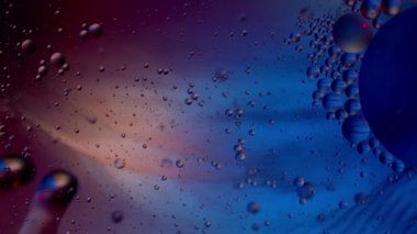 Mikrobiyoloji konsepti, biyolojik süreç, güzel bir gösteri, mikroskop altında, hücre hareketi