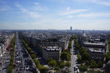 Paris'e (Arc de Triomphe görüntülemek)