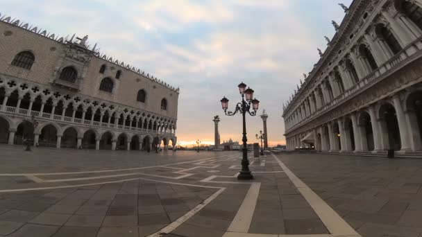 VENICE, ITÁLIA - cidade de Veneza famosa praça de São Marcos . — Vídeo de Stock