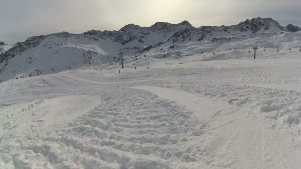 Esquí en los Alpes suizos — Vídeos de Stock