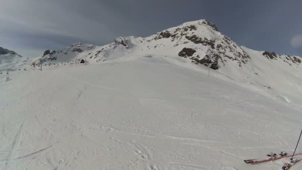 Esqui em alpes suíços — Vídeo de Stock