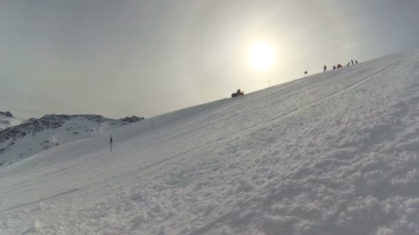 Esqui em alpes suíços — Vídeo de Stock