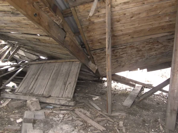 Destroyed Roof Old Wooden Building Abandoned Ruined House Dilapidated Farm — Stock Photo, Image