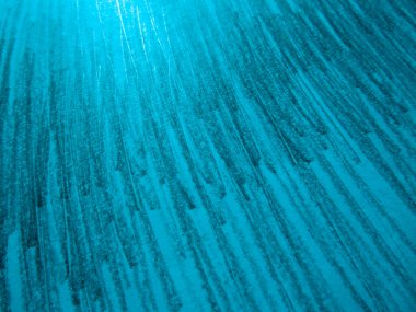 Mavi soyut arka plan. Gölgeli kağıt. Kalem darbeleri.