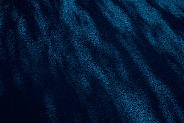 네이비 블루는 추상적 있습니다 밤에는 아스팔트 그림자가 드리워져 있습니다 청색의 — 스톡 사진