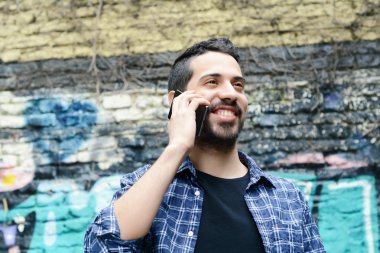 Evet genç latin adam.