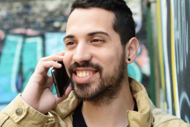 Evet genç latin adam.