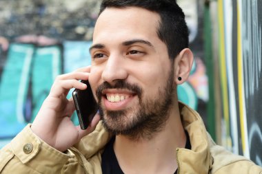 Evet genç latin adam.