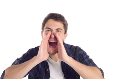 genç adam bağırıyor.